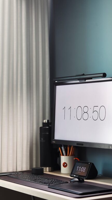 Consejos prácticos para organizar tu espacio de trabajo en casa y aumentar la productividad